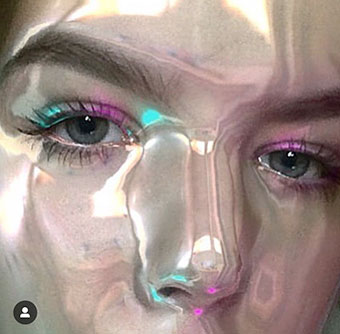 「光沢のあるスキンマスク-Instagram